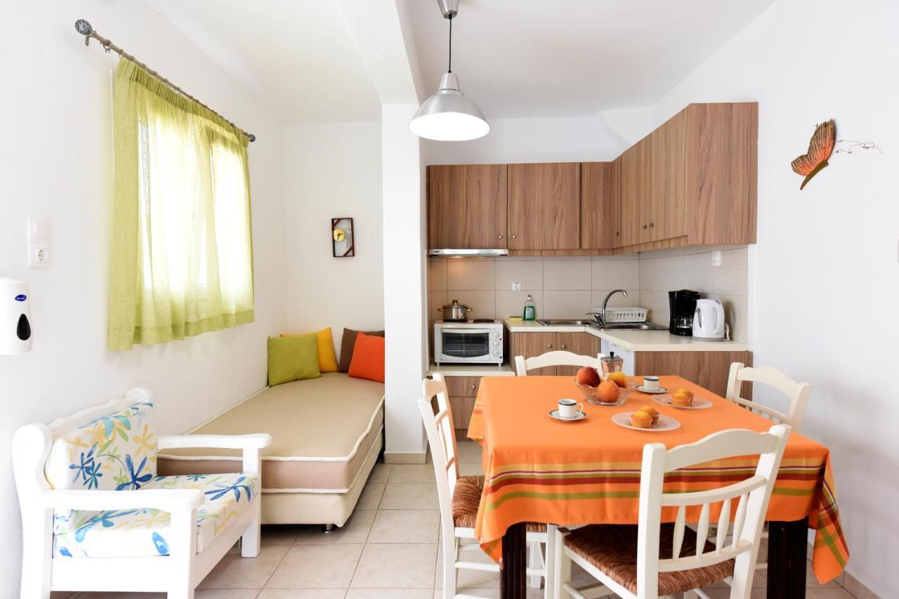 Tsakanos Apartments Adamantas  Bagian luar foto