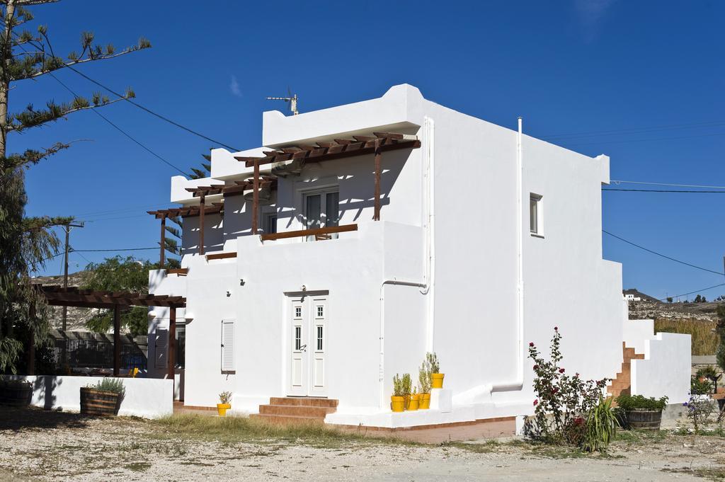 Tsakanos Apartments Adamantas  Bagian luar foto