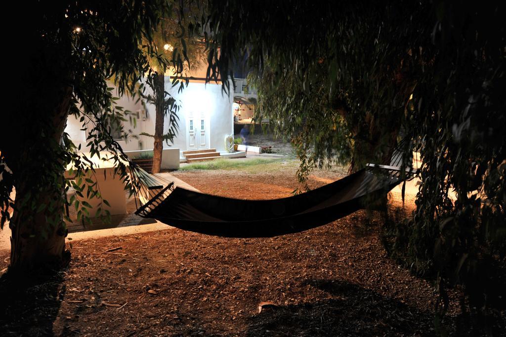 Tsakanos Apartments Adamantas  Bagian luar foto